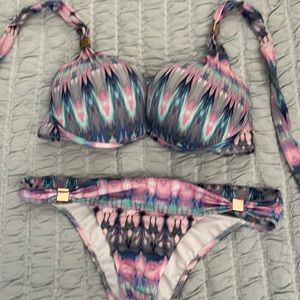 VS tie die effect bikini.